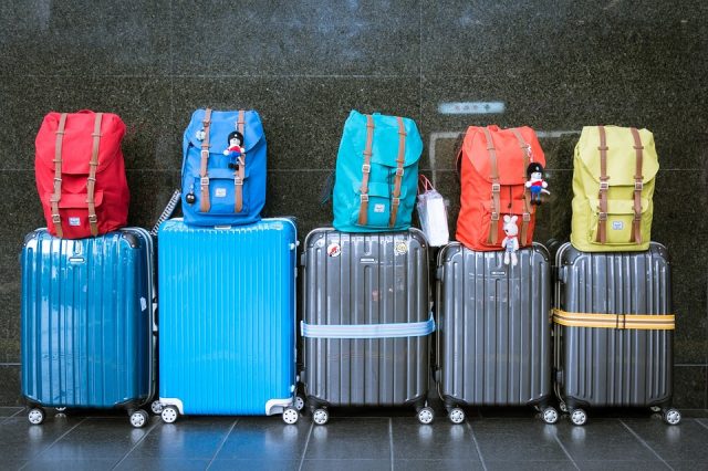 Want to start traveling light? These are the tips for packing light that you should know