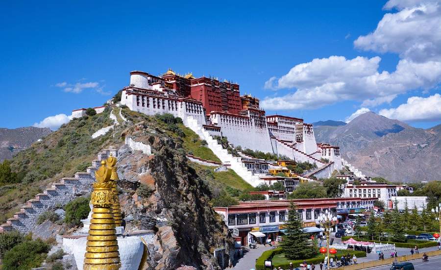 The Potala Palace is one of the famous Chinese landmarks