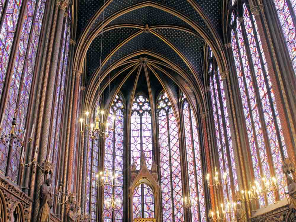 Sainte-Chapelle is one of the famous French buildings